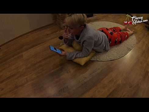 ❤️ בלונדינית מטורפת מוצצת זין ענק יונק ומקפיץ עליו - מין אנאלי ❌ פורנו אצלנו ❌❤